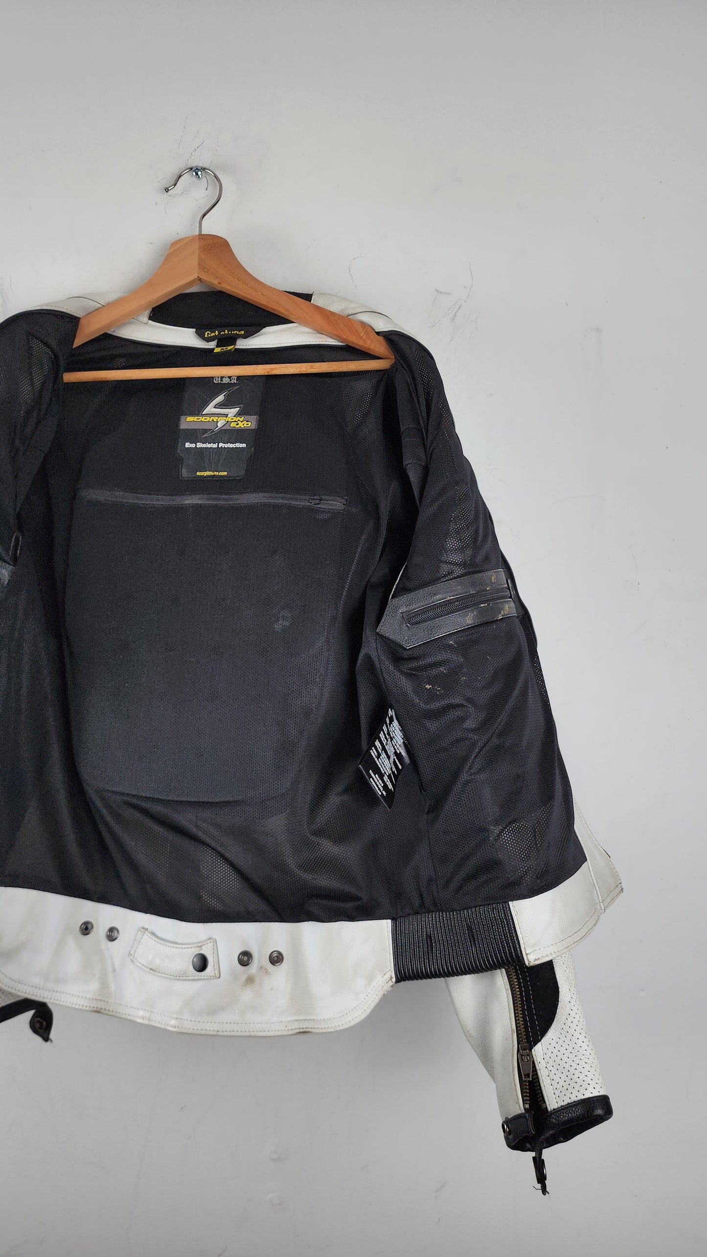 90s Scorpion Leather Moto Jacket - White