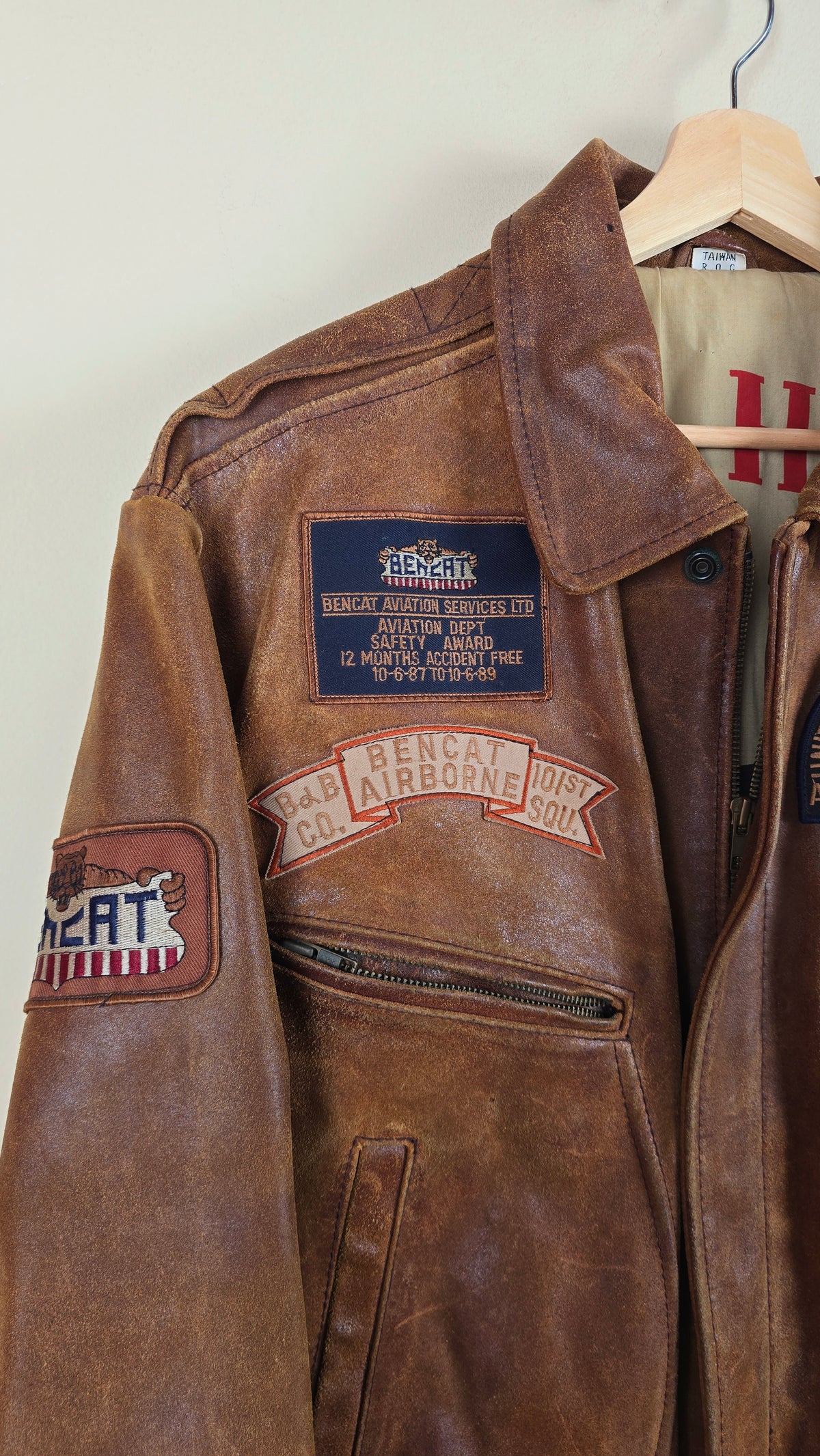 Vintage US Airforce Brown Leather Jacket (Size M) | VET08