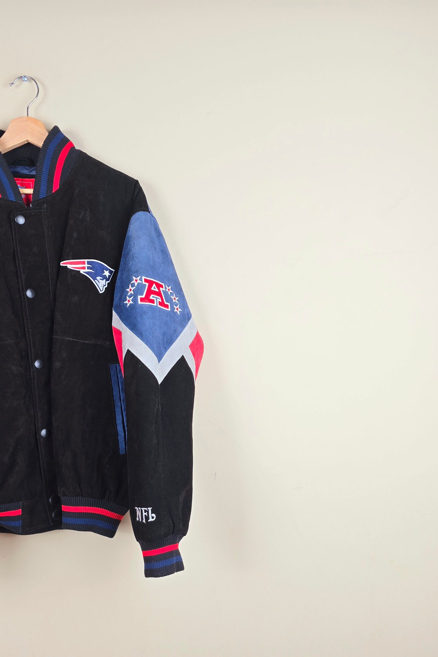 Vintage New England Patriots NFL Suede Leather Jacket (Size L) | IF04